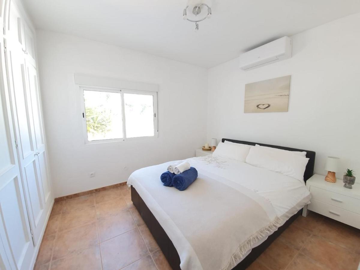 Beautiful 5 Bedroom Villa With Private Pool With Stunning Sea Views, Walking Distances To Shops Restaurants Beach Manilva Eksteriør bilde