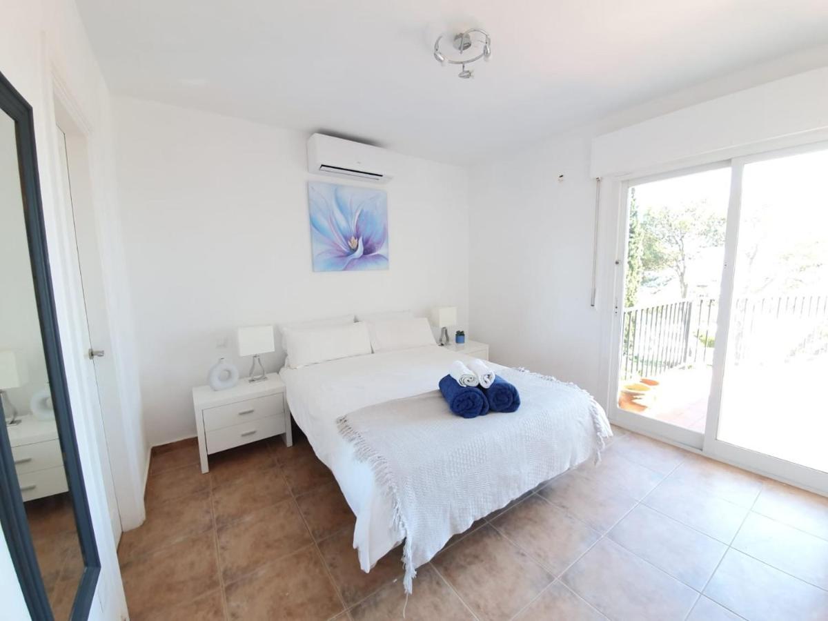 Beautiful 5 Bedroom Villa With Private Pool With Stunning Sea Views, Walking Distances To Shops Restaurants Beach Manilva Eksteriør bilde