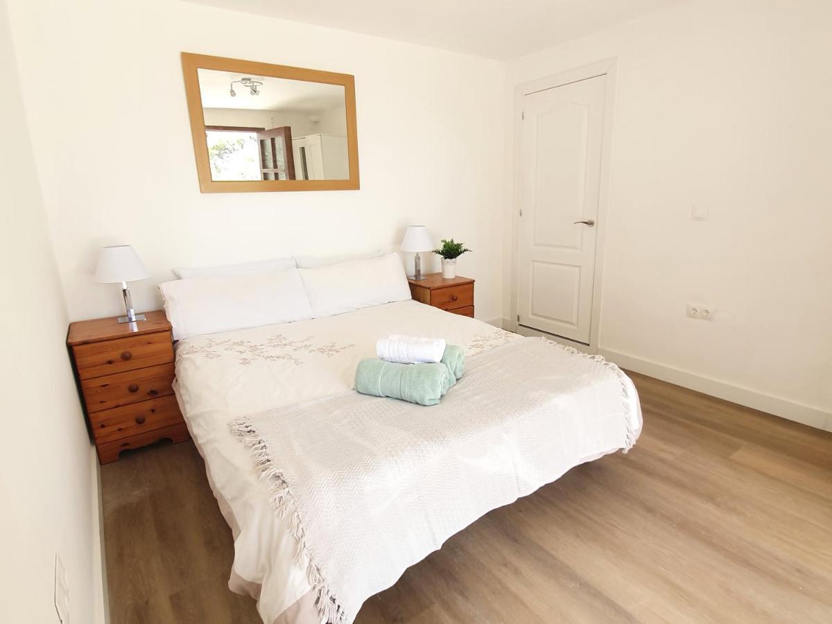 Beautiful 5 Bedroom Villa With Private Pool With Stunning Sea Views, Walking Distances To Shops Restaurants Beach Manilva Eksteriør bilde
