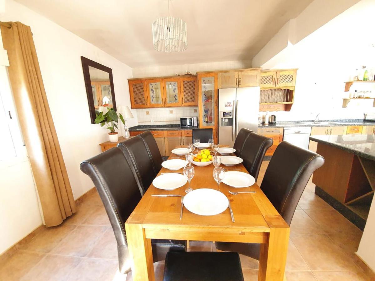 Beautiful 5 Bedroom Villa With Private Pool With Stunning Sea Views, Walking Distances To Shops Restaurants Beach Manilva Eksteriør bilde