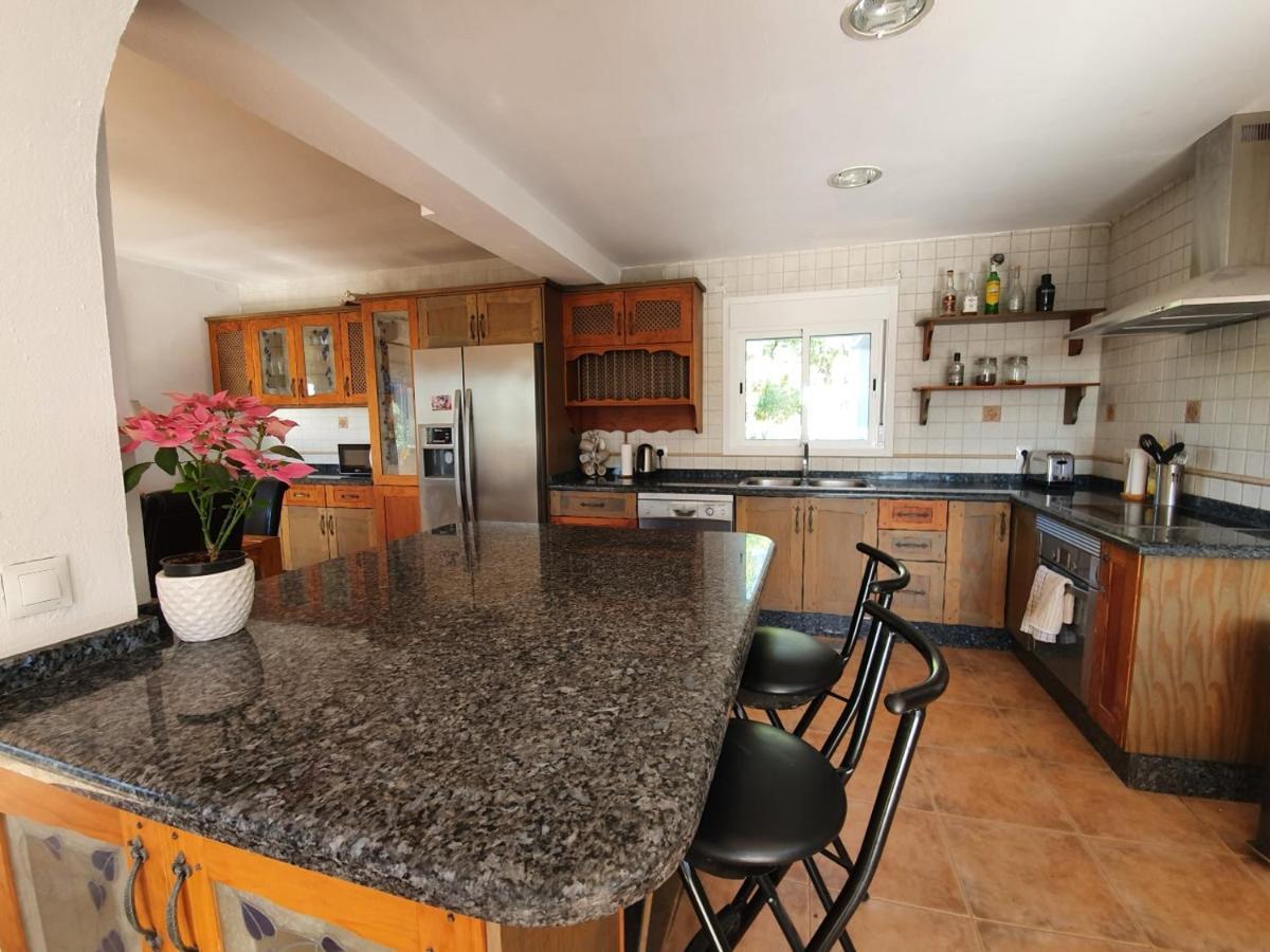 Beautiful 5 Bedroom Villa With Private Pool With Stunning Sea Views, Walking Distances To Shops Restaurants Beach Manilva Eksteriør bilde