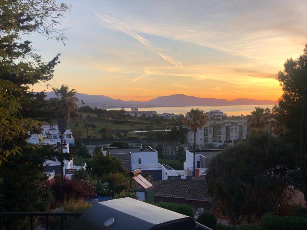 Beautiful 5 Bedroom Villa With Private Pool With Stunning Sea Views, Walking Distances To Shops Restaurants Beach Manilva Eksteriør bilde