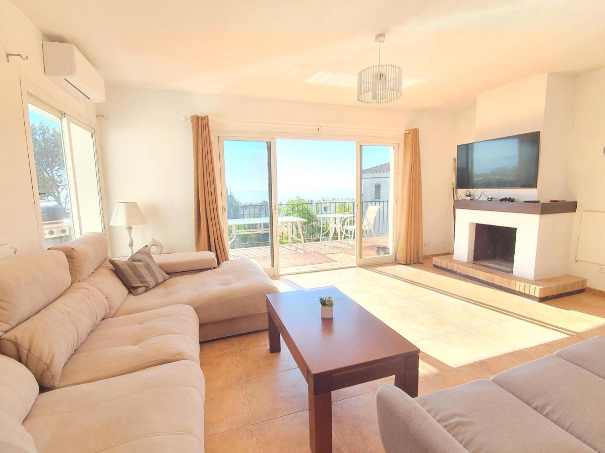 Beautiful 5 Bedroom Villa With Private Pool With Stunning Sea Views, Walking Distances To Shops Restaurants Beach Manilva Eksteriør bilde